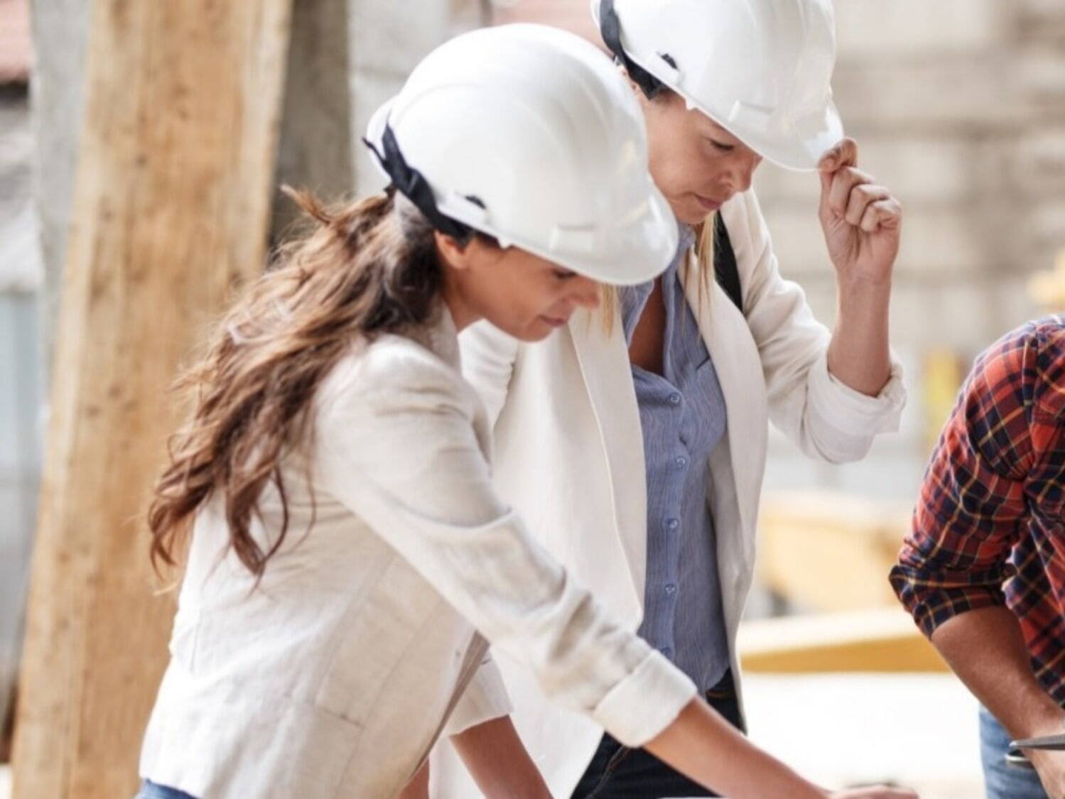 trades and labour workers on site discussing plans